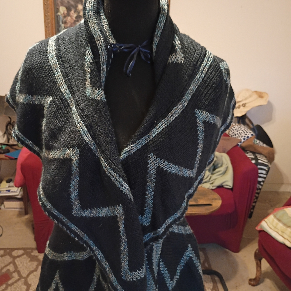 Studio JPR Black and Blue Zigzag Vest Shrug Caplet  Women's Large
